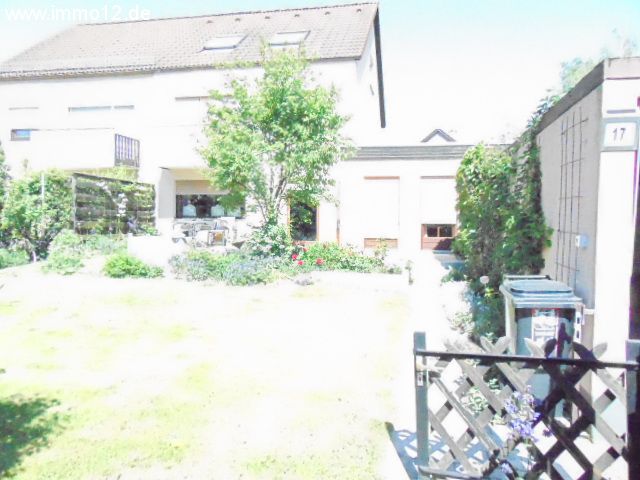 Südansicht mit Garten Südansicht mit Garten