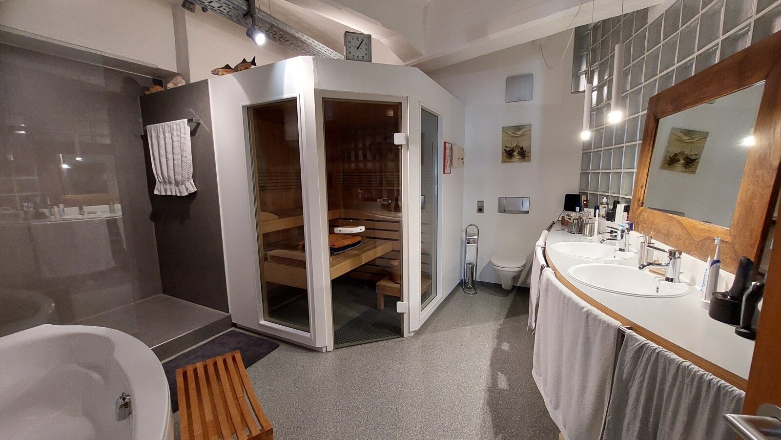 Badezimmer mit Sauna